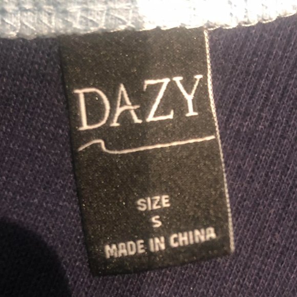 Dazy, Navy Blue Scoop Neck Crop Top. Size US S. - Picture 3 of 3